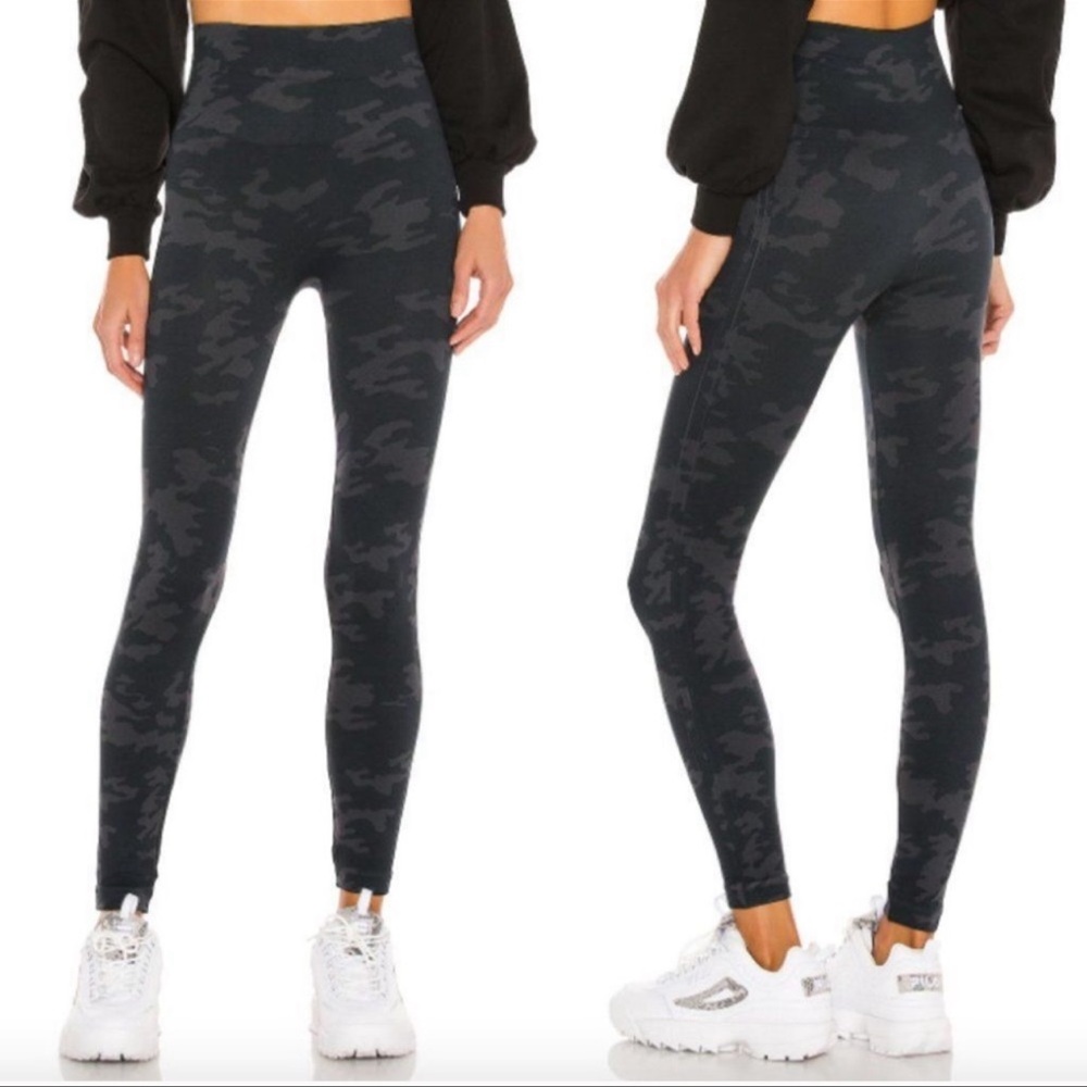 SPANX Look at Me Now Seamless Leggings Camo Print size M